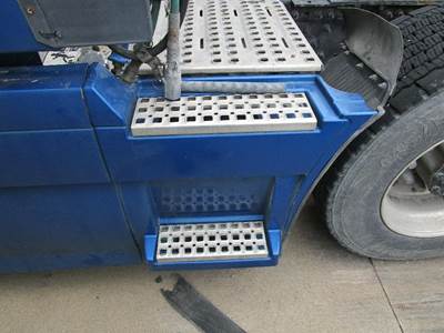 Volvo VNL Left Fairing