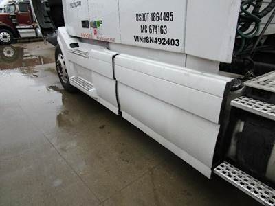 Volvo VNL Left Fairing