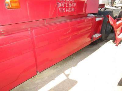 Volvo VNL Left Fairing