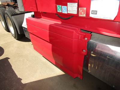 Volvo VNL Right Fairing