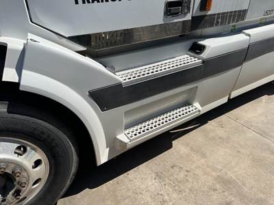 Volvo VNL Left Fairing