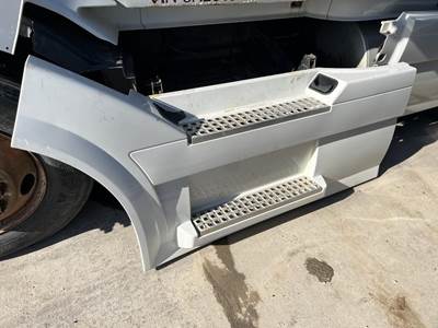 Volvo VNL Left Fairing