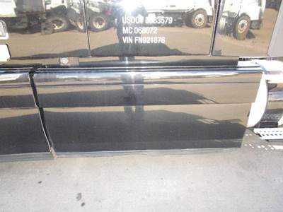 Volvo VNL Left Fairing