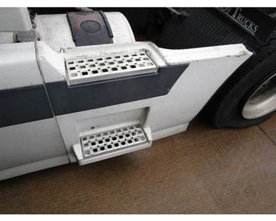 Volvo VNL Left Fairing