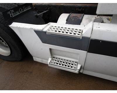 Volvo VNL Right Fairing