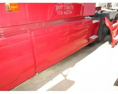 Volvo VNL Left Fairing