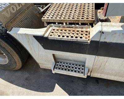 Volvo VNL Right Fairing