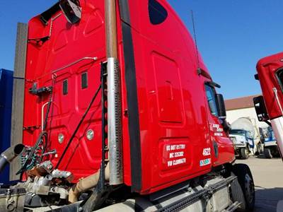 Freightliner Cascadia Right Sleeper Fairing for a Freightliner CASCADIA 125