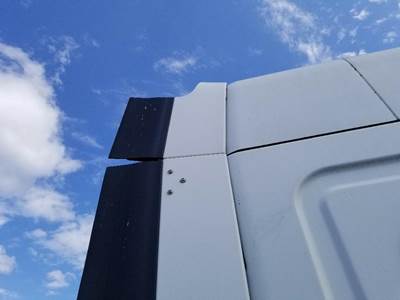 Freightliner Cascadia Right Sleeper Fairing for a Freightliner CASCADIA 125