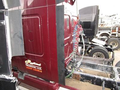 Freightliner Cascadia Left Sleeper Fairing for a Freightliner CASCADIA 125