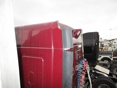 Freightliner Cascadia Left Sleeper Fairing for a Freightliner CASCADIA 125