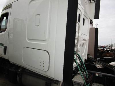 Freightliner Cascadia Left Sleeper Fairing for a Freightliner CASCADIA 125