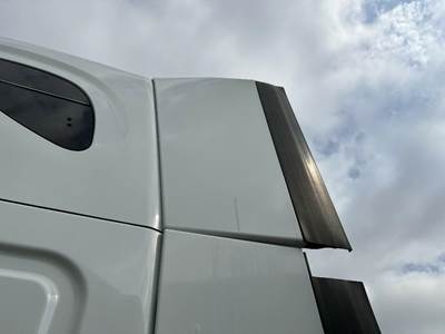 Freightliner Cascadia Left Sleeper Fairing for a Freightliner CASCADIA 125