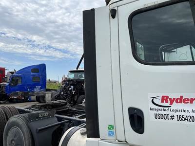 Freightliner Cascadia Right Sleeper Fairing for a Freightliner CASCADIA 125