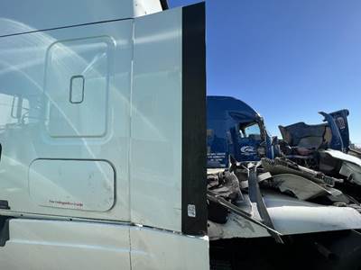 Freightliner Cascadia Left Sleeper Fairing for a Freightliner CASCADIA 125