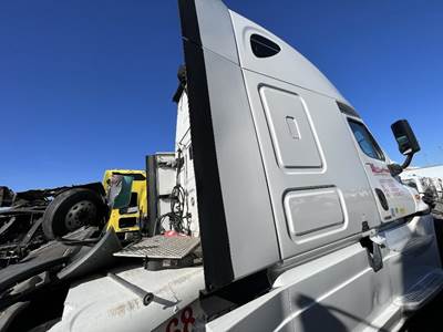 Freightliner Cascadia Right Sleeper Fairing for a Freightliner CASCADIA 125