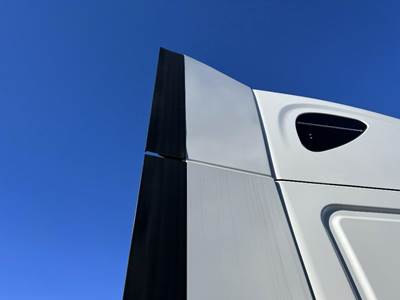 Freightliner Cascadia Right Sleeper Fairing for a Freightliner CASCADIA 125