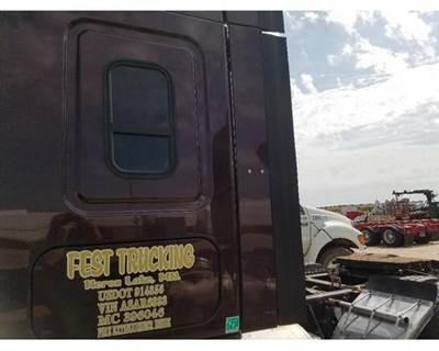 Freightliner Cascadia Left Sleeper Fairing for a Freightliner CASCADIA 125