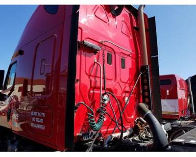 Freightliner Cascadia Left Sleeper Fairing for a Freightliner CASCADIA 125