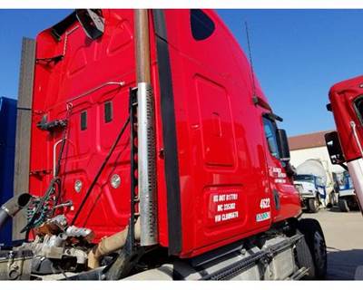 Freightliner Cascadia Right Sleeper Fairing for a Freightliner CASCADIA 125