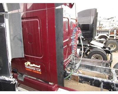 Freightliner Cascadia Left Sleeper Fairing for a Freightliner CASCADIA 125