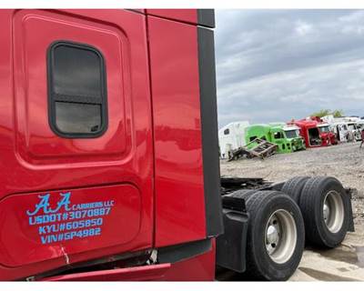 Freightliner Cascadia Left Sleeper Fairing for a Freightliner CASCADIA 125