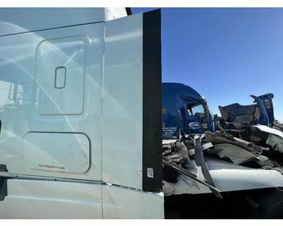 Freightliner Cascadia Left Sleeper Fairing for a Freightliner CASCADIA 125