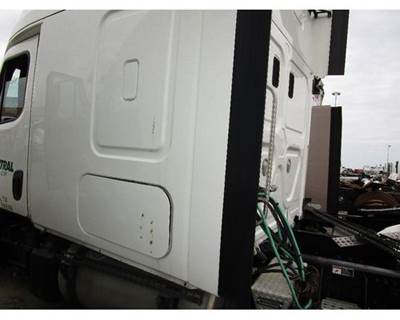 Freightliner Cascadia Left Sleeper Fairing for a Freightliner CASCADIA 125
