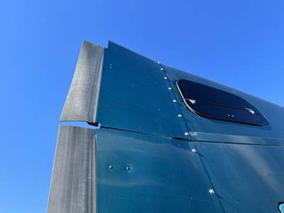 Freightliner Century Class Right Sleeper Fairing for a Freightliner ST120