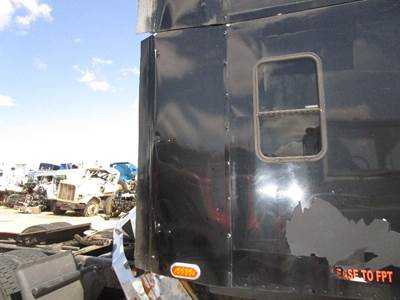 Freightliner Columbia Right Sleeper Fairing for a Freightliner COLUMBIA 120