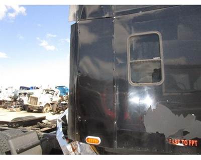 Freightliner Columbia Right Sleeper Fairing for a Freightliner COLUMBIA 120