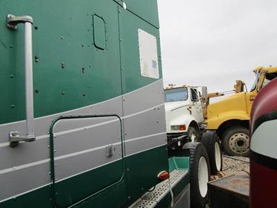 Freightliner FLD120 Left Sleeper Fairing