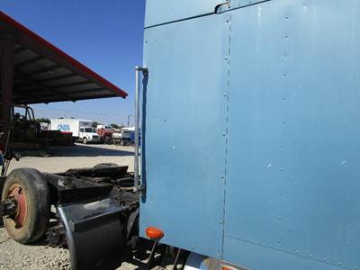 Freightliner FLD132 Right Sleeper Fairing for a Freightliner FLD132T