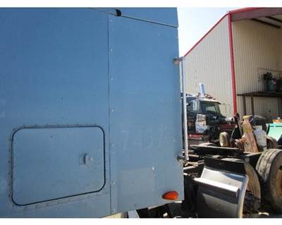 Freightliner FLD132 Left Sleeper Fairing for a Freightliner FLD132T