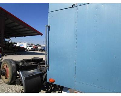 Freightliner FLD132 Right Sleeper Fairing for a Freightliner FLD132T