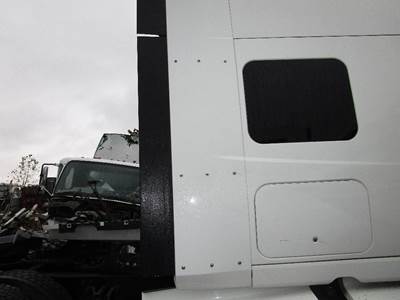 International LT625 Right Sleeper Fairing