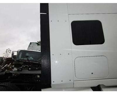 International LT625 Right Sleeper Fairing