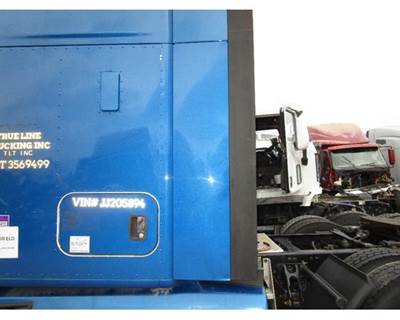 Kenworth T680 Left Sleeper Fairing