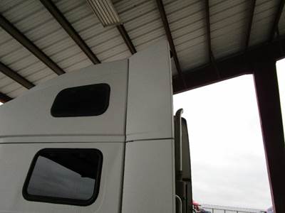 Volvo VNL Left Sleeper Fairing