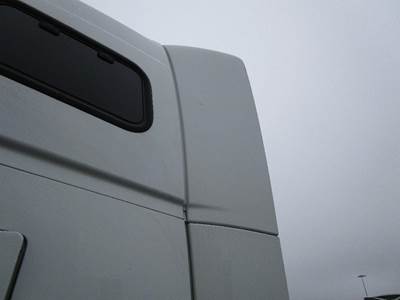 Volvo VNL Left Sleeper Fairing