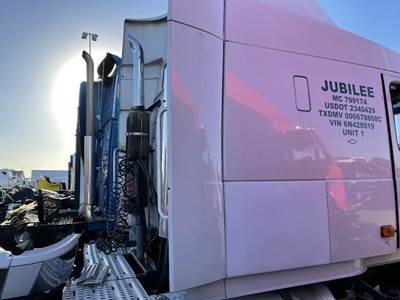 Volvo VNL Right Sleeper Fairing