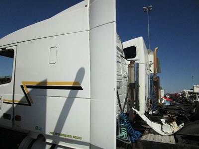 Volvo VNL Left Sleeper Fairing