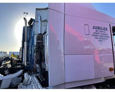 Volvo VNL Right Sleeper Fairing