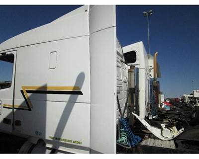 Volvo VNL Left Sleeper Fairing