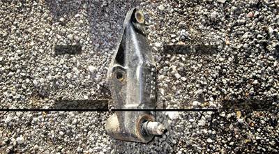 USED SPRING HANGER. 
P/N: E732-75