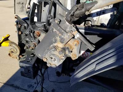 TRW/ROSS THP60009 Steering Gear / Rack for a Volvo VNL