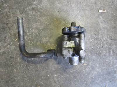 USED MACK POWER STEERING PUMP P/N: 38QC4122M 
MODEL : VT73A