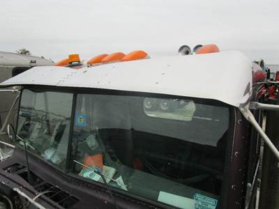 Freightliner FLD132 Sun Visor for a Freightliner FLD132T