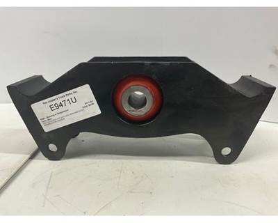 NEW EQUALIZER CAST WITH POLY BUSHING HUTCH
REFERENCE P/N: EQ028UB