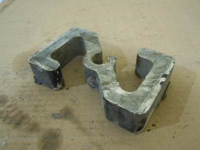 USED FRONT AXLE LEAF SPRING SPACER - 1 1/8 INCHES TALL, FLAT
P/N: 680-322-21-52